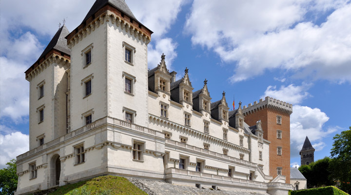 Замок По: историческое зеркало Франции
