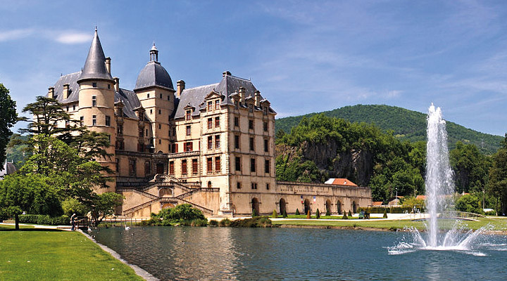 Замок Визий: удивительное сочетание культурного наследия и природных красот