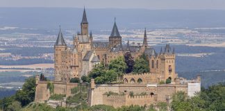 Замок Гогенцоллерн: одна из самых популярных средневековых достопримечательностей Европы