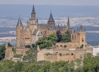 Замок Гогенцоллерн: одна из самых популярных средневековых достопримечательностей Европы