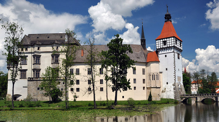Замок Блатна: жемчужина среди достопримечательностей Чехии