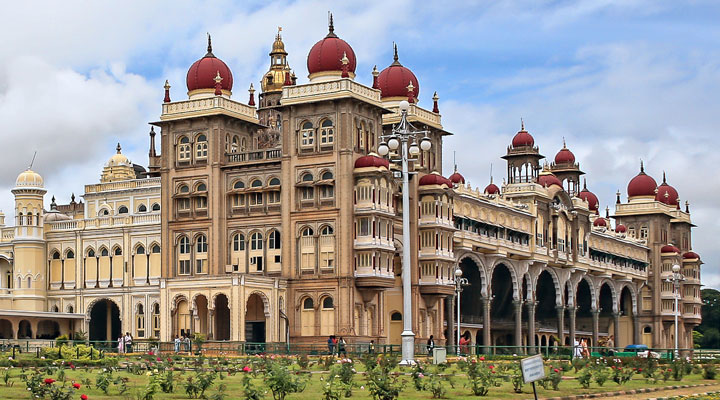 Майсурский дворец: один из самых великолепных и самых больших дворцов в Индии