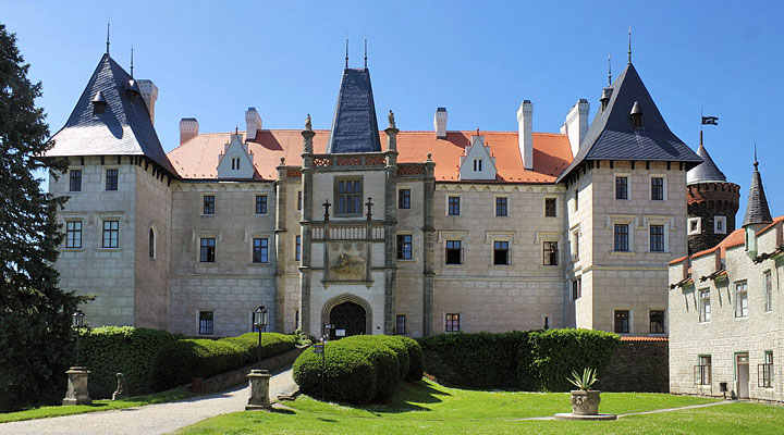 Замок Жлеби: одно из самых очаровательных романтических зданий в Чехии