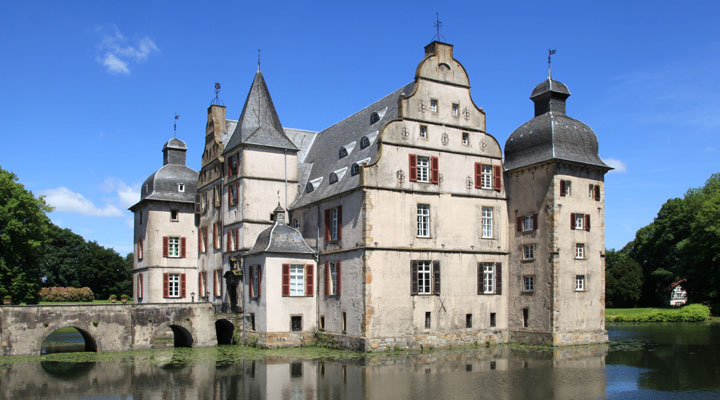 Замок Бодельшвинг: один из самых красивых замков на воде в Германии