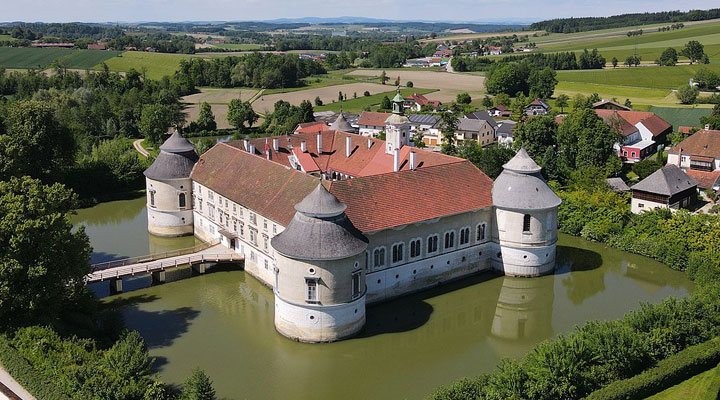 Замок Айстерсхайм: самое красивое оборонное сооружение Верхней Австрии